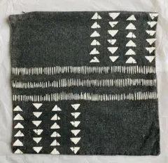 H &Mトライアングル柄 クッションカバー