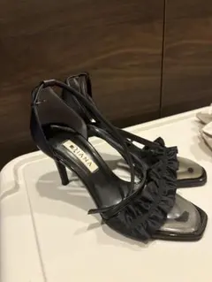 DIANA フリルストラップパンプス ブラック 23cm