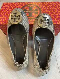 TORY BURCH パイソン柄 フラットシューズ　7.5のサムネイル