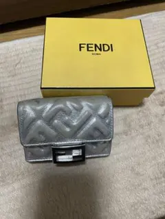 【美品】セール中★FENDI シルバー 三つ折り財布