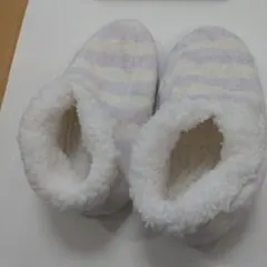 フリースルームシューズ 薄紫と白のストライプ