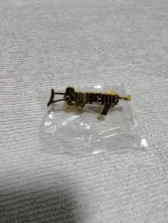レア　supreme machine gun pinのサムネイル