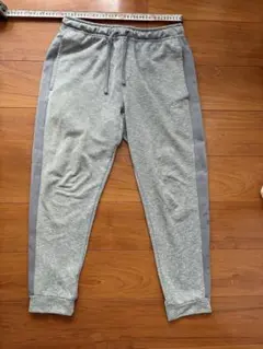 NIKE、ナイキ　グレー サイドストライプ ジョガーパンツ