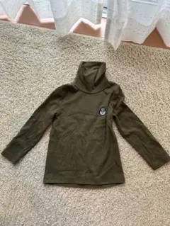 オリーブ色 タートルネック 長袖カットソー