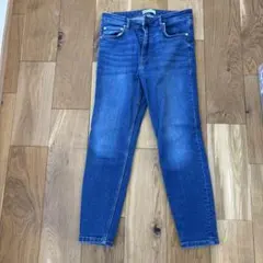 Item thumbnail for item a9c37aef-39f1-429a-b21a-4f45c5e2c72e