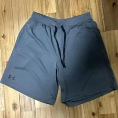 Under Armour グレー ショートパンツ