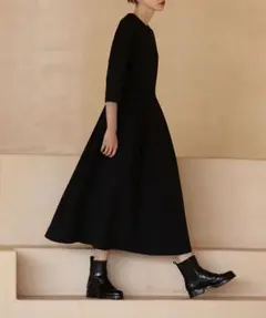 【新品未使用】七分袖ロング丈シンプルフレアワンピース　ブラック