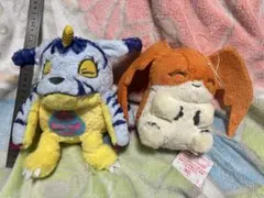 デジモンセイバーズ　ミニぬいぐるみ　アグモン　ガオモン デジモンセイバーズ ミニぬいぐるみ アグモン ガオモン - メルカリ