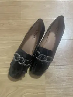 【美品】ステイタス　ブラック　エナメルパンプスのサムネイル