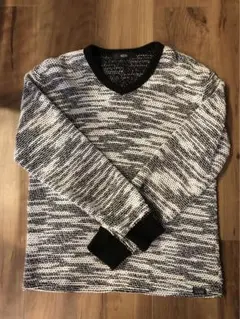 AZUL ブラック・ホワイト Vネック 長袖セーター