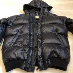 フード付き ブラックダウンジャケット