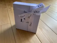 Dior リボン付きホワイトギフトボックス