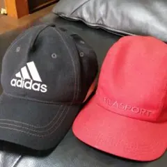 adidasとFILAのキャップ