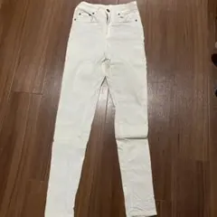 ホワイト スキニーパンツ フロントボタン付き