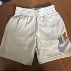 Nike 半ズボン クリーム色 7-8歳