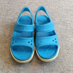 crocs 青 サンダル　C10（17.5cm）