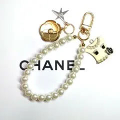 シャネル　ホリデーチャーム　カメリア　＆パールストラップ　白ジャケット