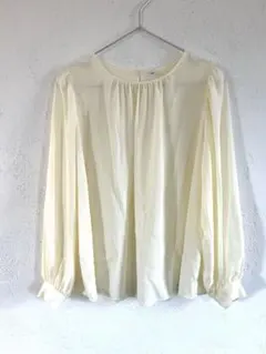 ユニクロ　シフォンブラウス　オフホワイト　S 透け感あり