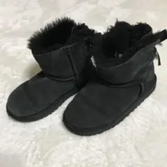 アグUGG ブラックスエードブーツ リボン付き　サイズ19.5cm