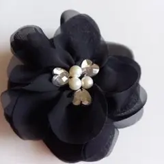 シフォン黒花ブローチ