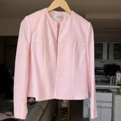 ピンクのスーツ