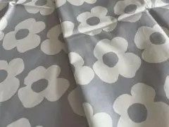 新品未使用　北欧風　お花柄　グレー系　シーチング生地　108×70cm