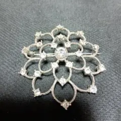 花形シルバーブローチ クリスタル付き