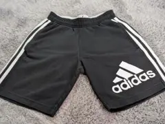adidas ブラック ショートパンツ