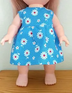 メルちゃんサイズ　ワンピース　青地花柄
