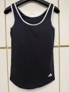 超！超！目玉商品・通気性あるadidasタンクトップ黒色Mサイズ新品！のサムネイル