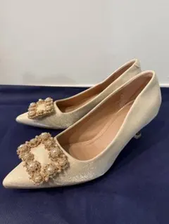 【結婚式で1回使用】ビジュー付きクリーム色パンプス