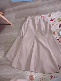 ベージュ フレアスカート ひざ丈 スエード風