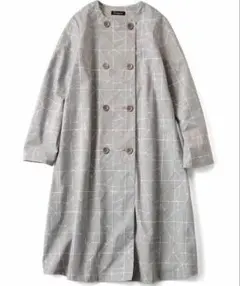 フェリシモ　フィンレイソン　ダブルボタンのきれいめノーカラーコート〈ロイスト〉