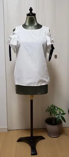 肩出し半袖ブラウスのサムネイル