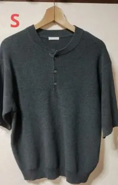 26ss WYM AZEヘンリーネック ニット 半袖 チャコールグレーのサムネイル