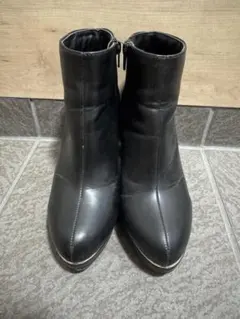 ジッパー付きブーツ 高ヒール