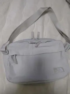 美品☆ザノースフェイス クロスバッグ　ショルダーバッグ　斜め掛け バッグ　韓国