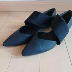 ポインテッドトゥ ストラップ