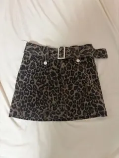 ヒョウ柄ミニスカート