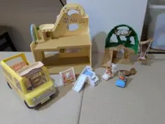 シルバニアファミリー 幼稚園、幼稚園バス、木の遊具セット　赤ちゃん6体付き