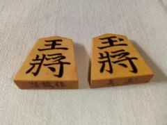 本格派・メンテ済】将棋盤 昭和33年 潜龍銘 黄楊 彫駒 セット - メルカリ