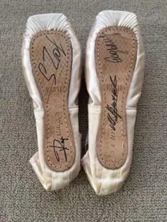 2026年最新】サイン入りトゥシューズの人気アイテム - メルカリ