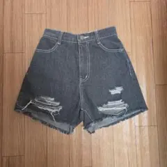 ダメージ加工ダークグレーショートパンツ