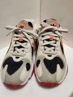 adidas スニーカー EE5320 23.5cm