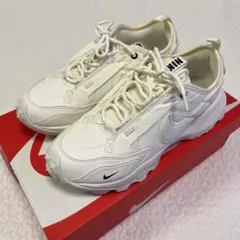 NIKE TC7900 24.0cm ホワイト スニーカーのサムネイル