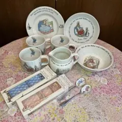 美品　Wedgwoodウェッジウッド　ピーターラビット食器7点とスプーン2点
