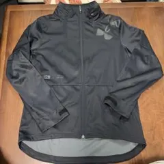 アンダーアーマー　フード付き　ナイロンジャケット