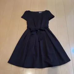 黒のひざ丈ワンピース 36サイズ 半袖のサムネイル