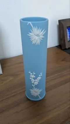 Wedgwood 花瓶 水色 花模様のサムネイル