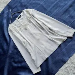 【ROPE】 (М) 花モチーフバックボタン長袖ブラウス くるみボタン 式典